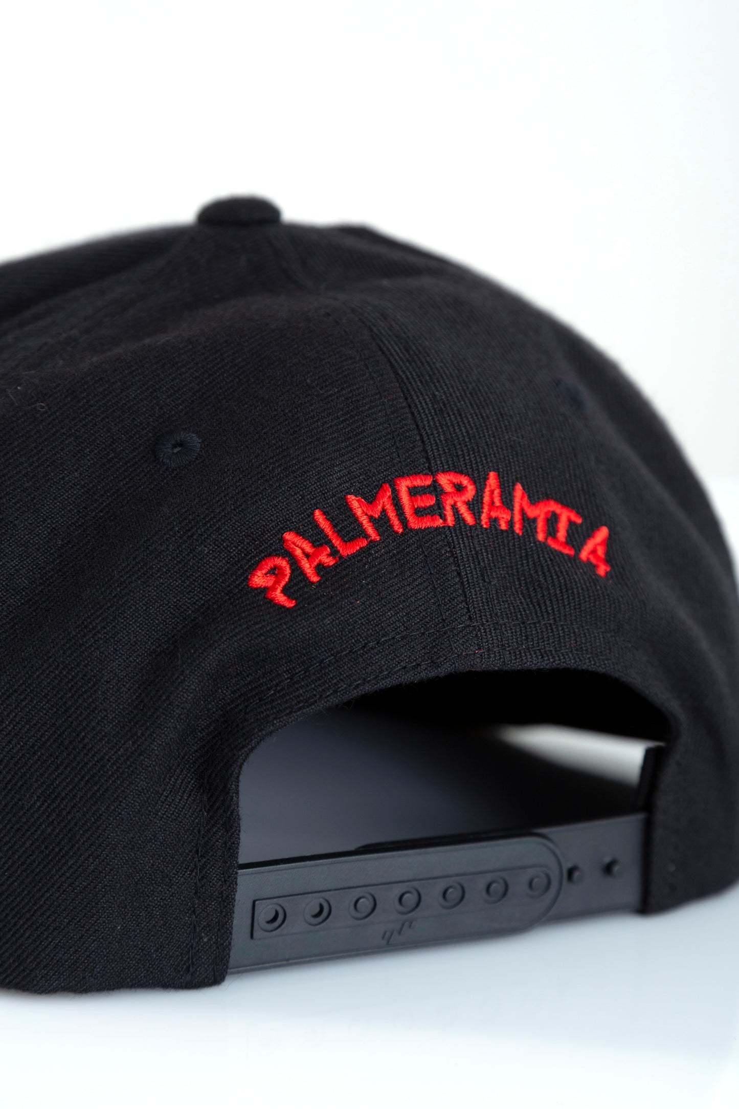 BLACK / RED CLASSIC SNAPBACK