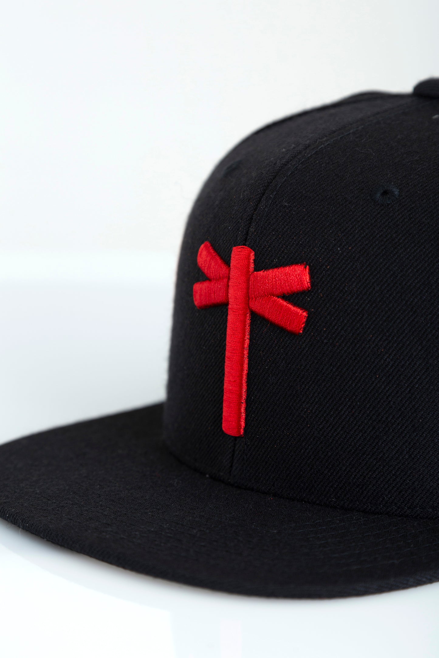 BLACK / RED CLASSIC SNAPBACK